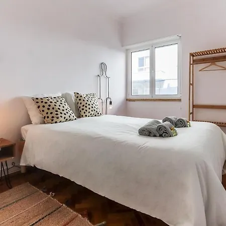 Portucale ! Olaias Design With Terrace