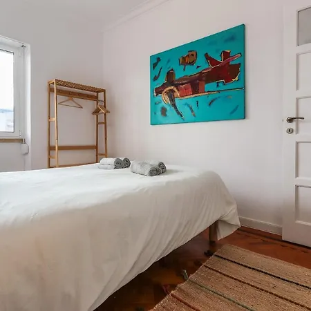 Portucale ! Olaias Design With Terrace Apartment